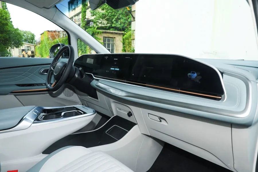 上汽大通mifa9上路实测,上汽大通mifa9用车体验