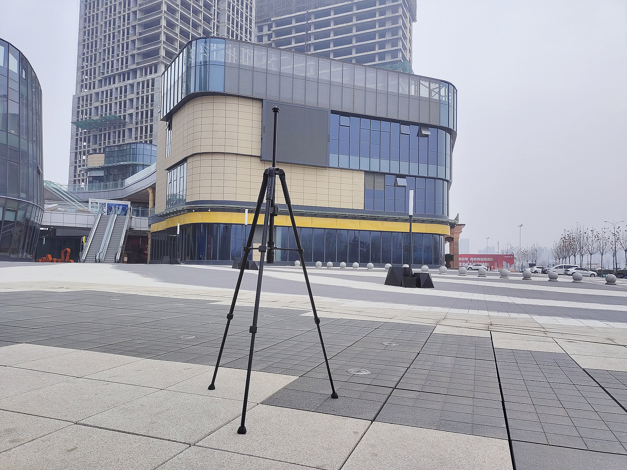 激发创作欲，省力更稳固！奥川MasterM20无线遥控电动三脚架体验