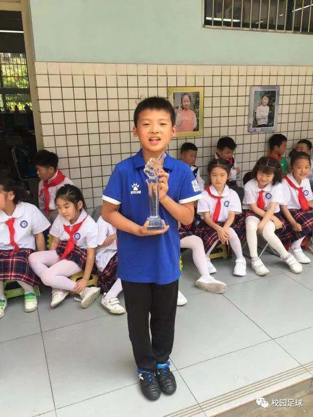 踢足球带来的快乐,踢足球是一天中必不可少的事