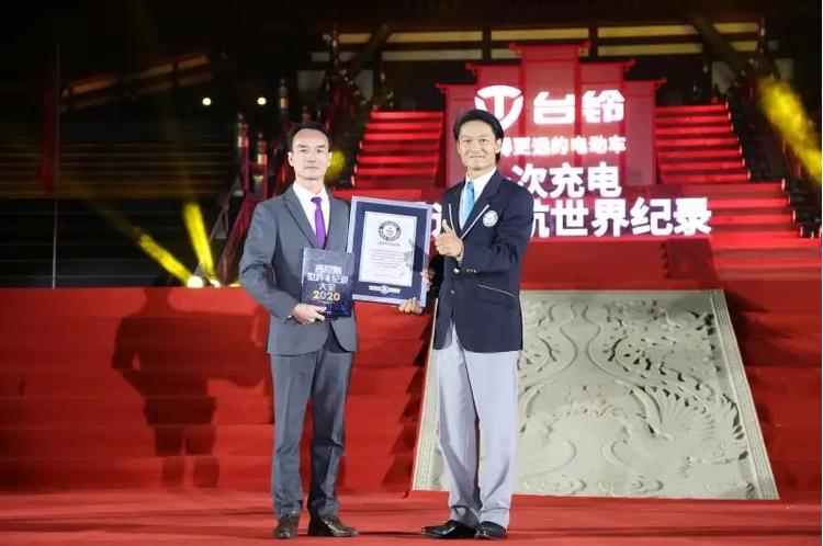 雅迪和爱玛24v电动车谁更强,雅迪爱玛续航150公里电动车