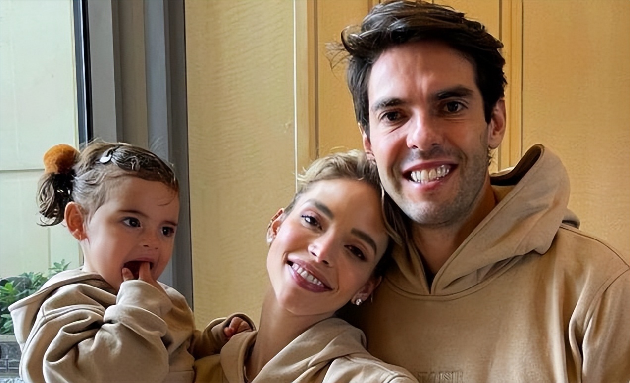 足球名将卡卡现状,巴西金童卡卡退役视频