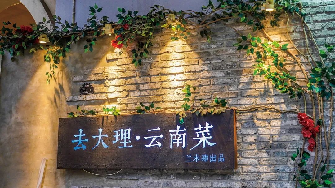 本地美食推荐网红餐厅春节 (春节不打烊网红餐厅)