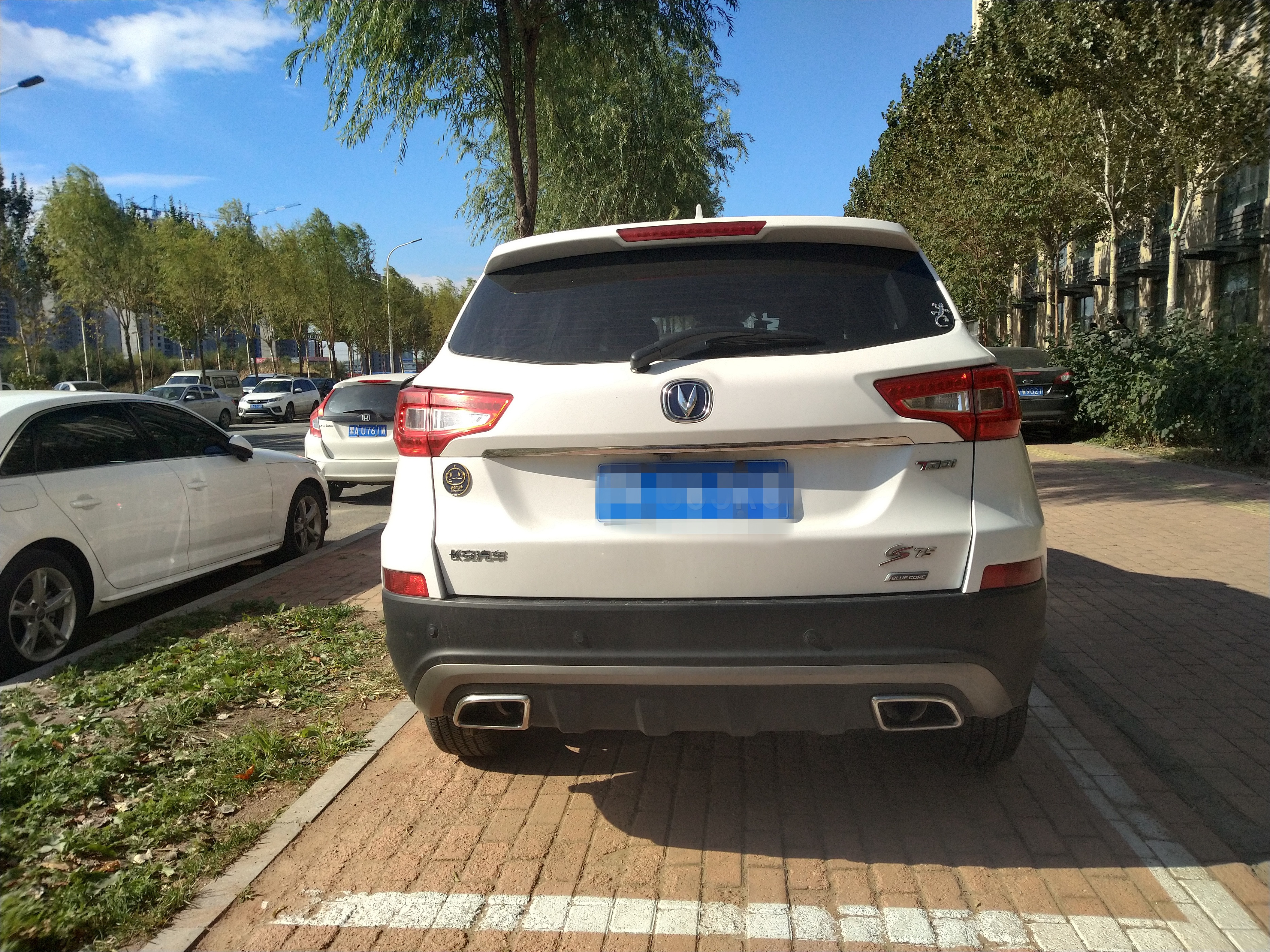 长安cs75刮蹭了裂纹怎么修复,长安cs75车漆炸口怎么处理