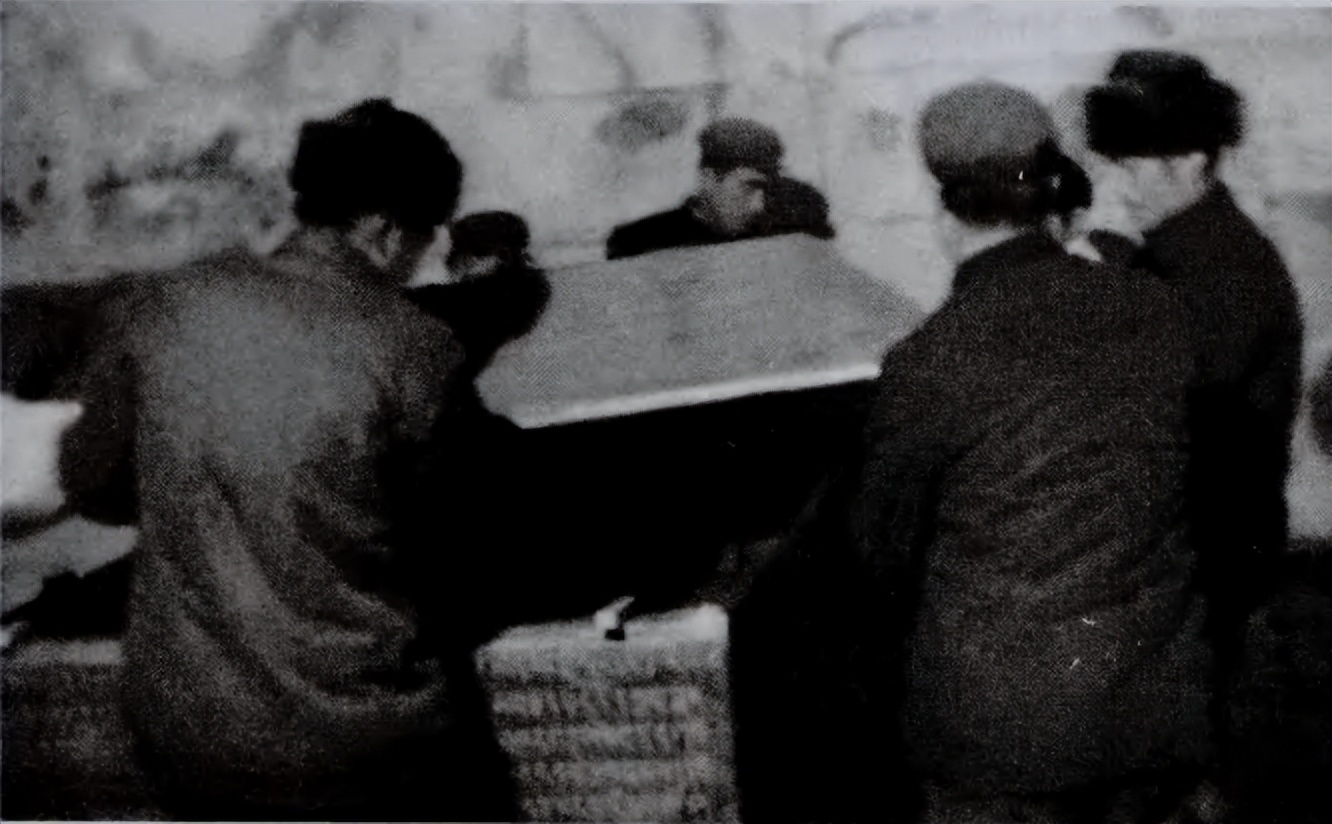 慈禧死后尸体为何不腐,慈禧遗体被扔棺外40天