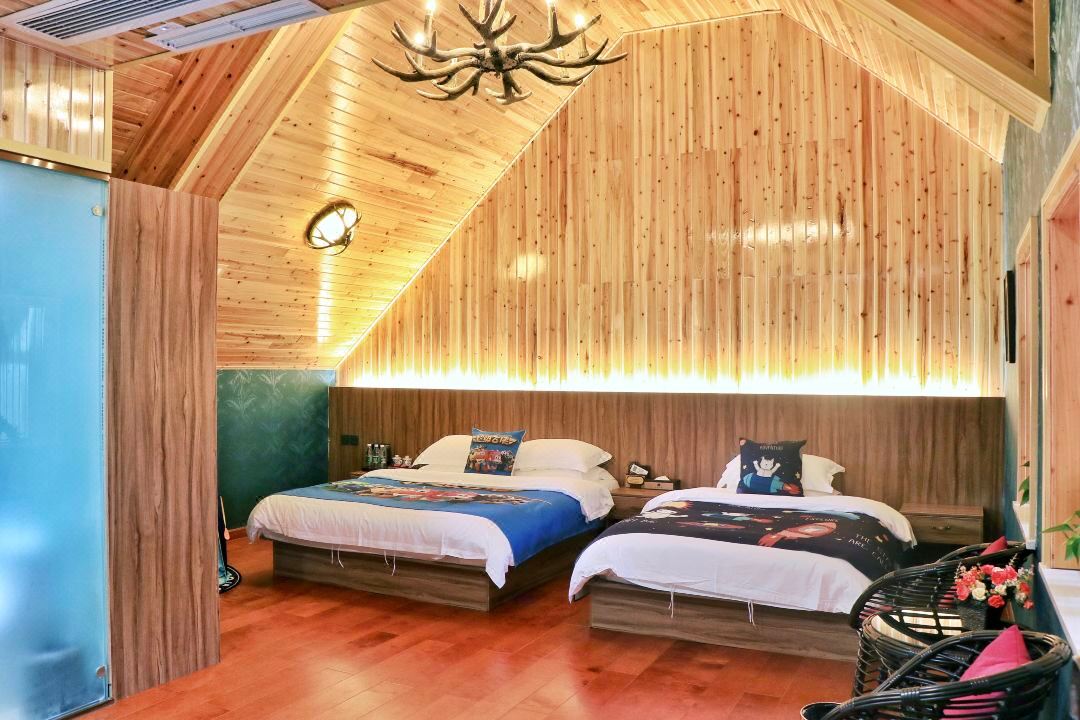 成都重金引进花水湾天然万年古海温泉,装修极尽奢华,紧邻雪山