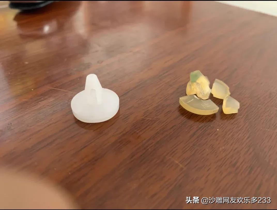 福特车高位刹车灯拆卸方法,福特福克斯车刹车灯更换视频