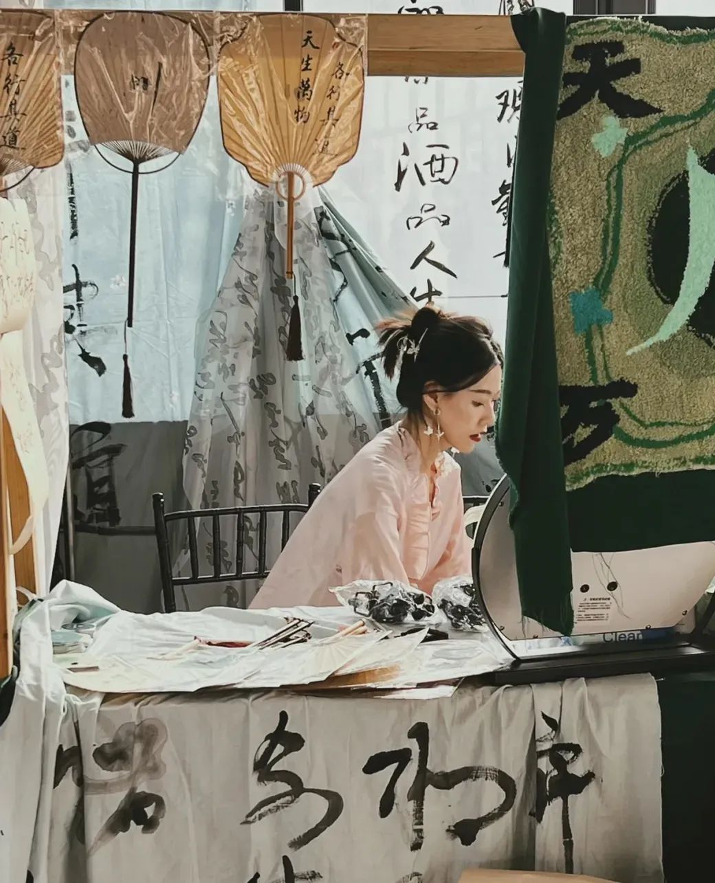 夫妻摆地摊月入90000,95后夫妻摆摊日收入9000多元