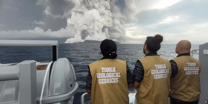 火山爆发人们怎么办,对火山爆发的防护与自救