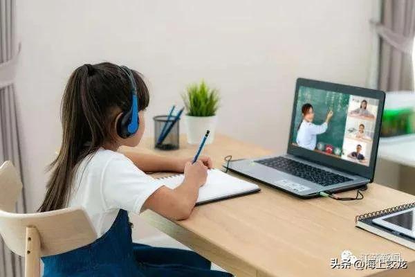 家长如何回复孩子在家上网课情况,孩子在家上网课家长应该怎么做