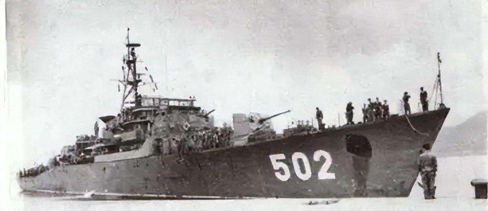 军事博物馆辽宁号,南充号退役军舰