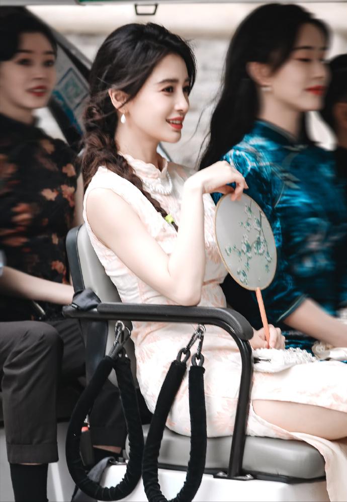 angelababy瘦的让人心疼,angelababy王牌对王牌旗袍片段