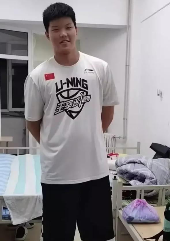 辽宁试训2米11中锋成功了吗,辽篮试训阜新15岁中锋怎么样了