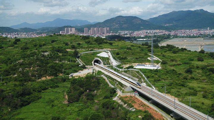 高铁首次实现时速350公里,中国高铁最新技术成熟度