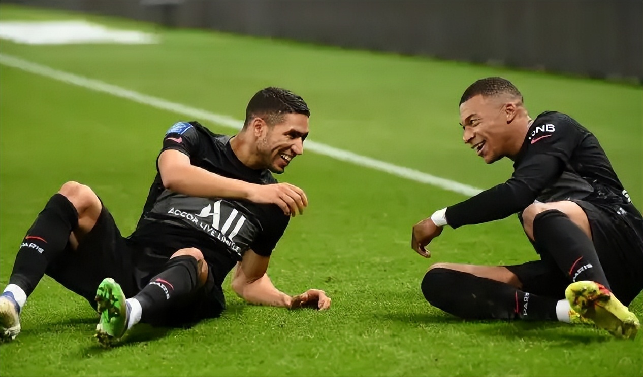 世界杯姆巴佩传射吉鲁梅开二度,世界杯姆巴佩迪巴拉解围