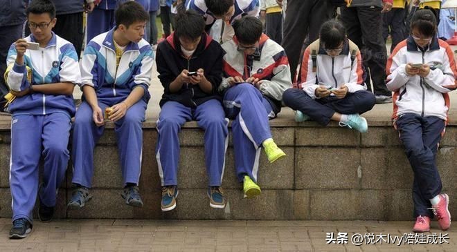 女生被北大录取,分享经验说没手机,家长不给孩子买手机可行吗?