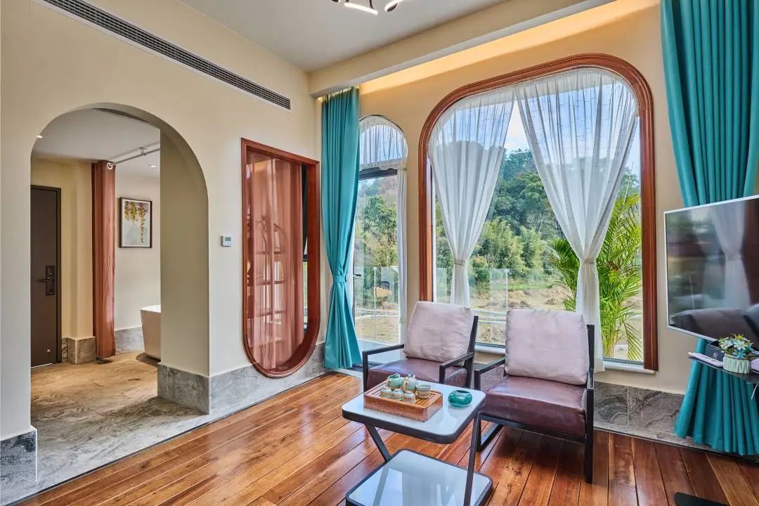 閲戠鍗佹湀鍥藉簡涓鍋囨湡浣忓鏀荤暐,閲戠涔嬬害