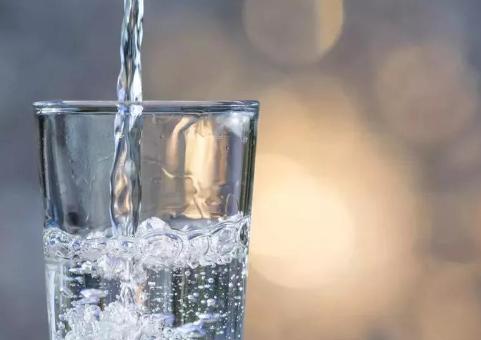 50岁女人脸部暗黄吃什么好,40岁的女人肤色暗黄改善食物