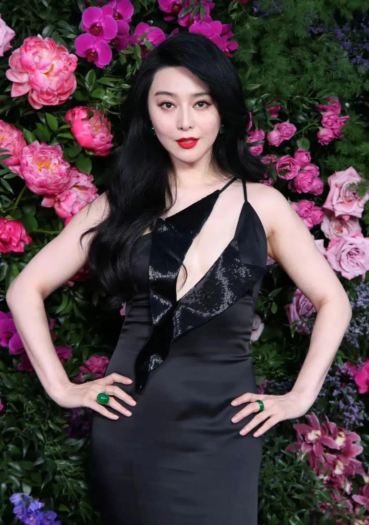 范爷戛纳红毯照,范爷戛纳穿龙袍