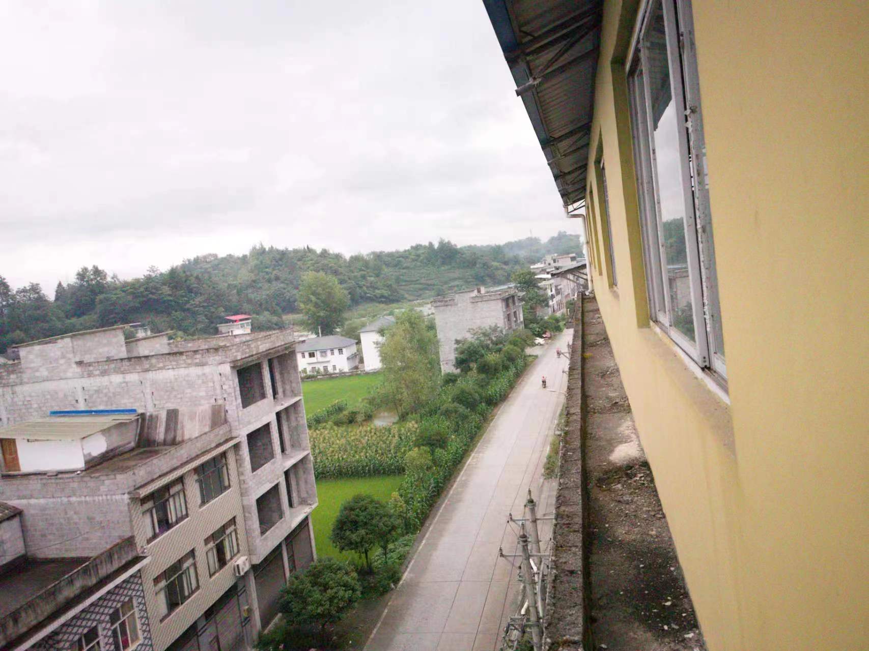 利川强盛破产，网友们纷纷评论富不回乡，对此你是什么看法呢？