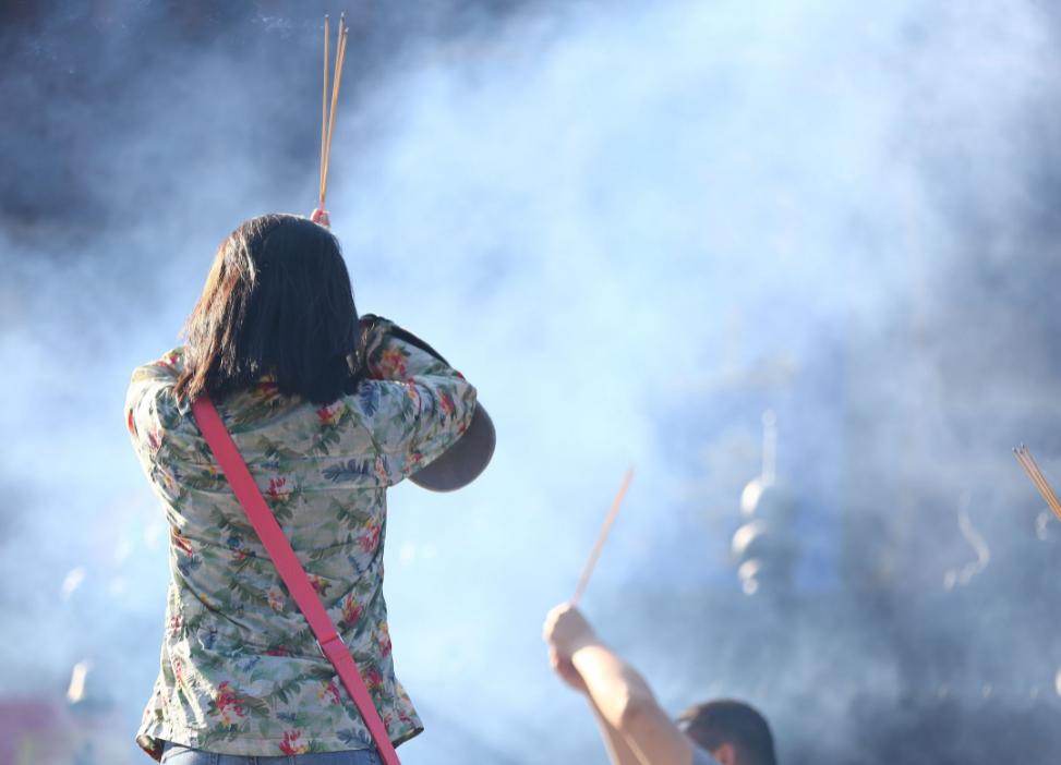 烧香为何一定是三根,烧香为何只烧3根每根寓意都不同