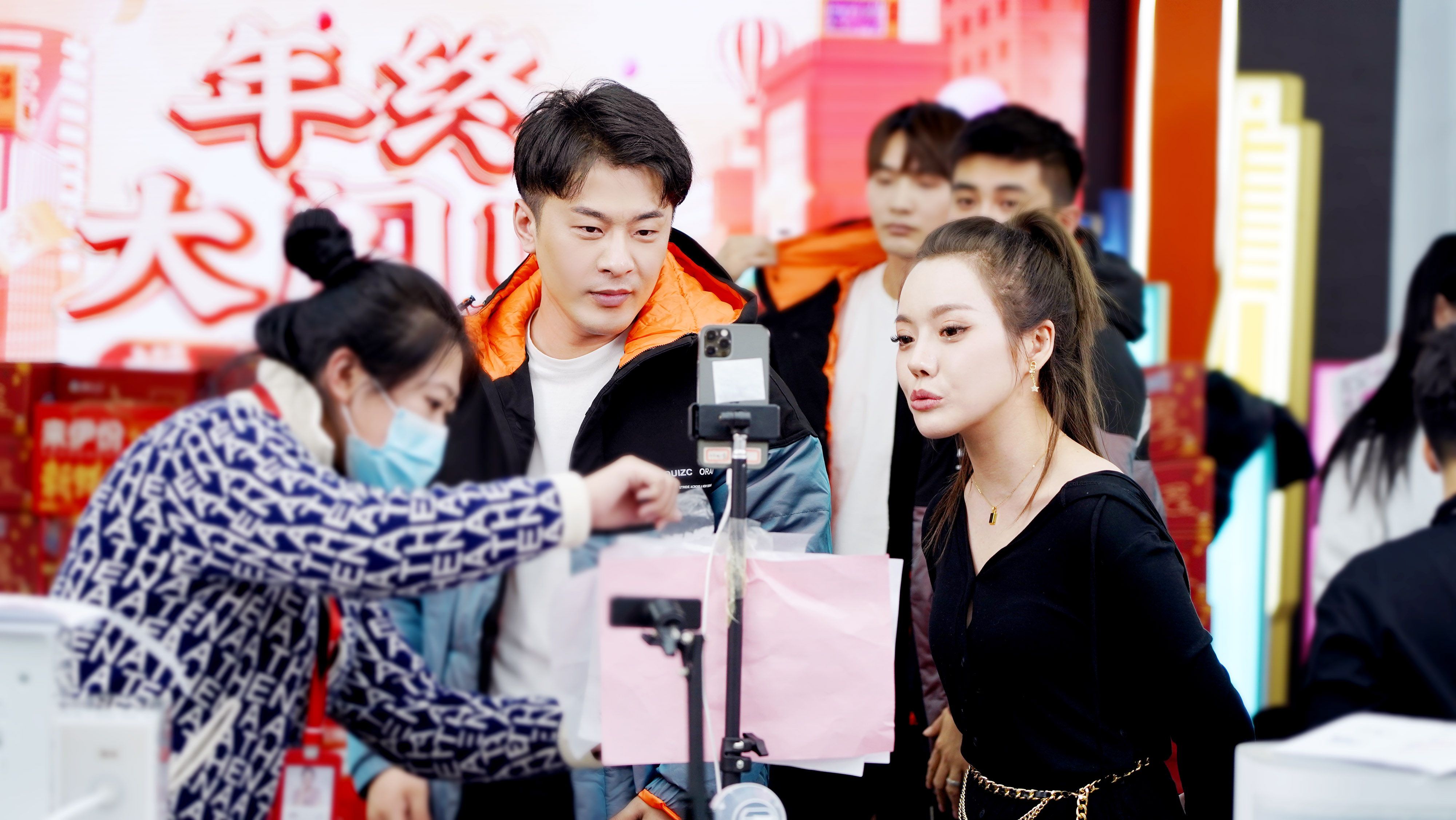 辛巴辛选618让消费更平等，武汉一猫咪咖啡馆：帮流浪动物找新家