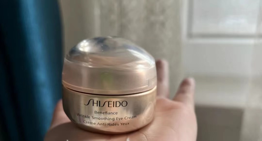 入门级大牌眼霜怎么选?雅诗兰黛预防衰老,兰蔻发光眼霜维稳修护