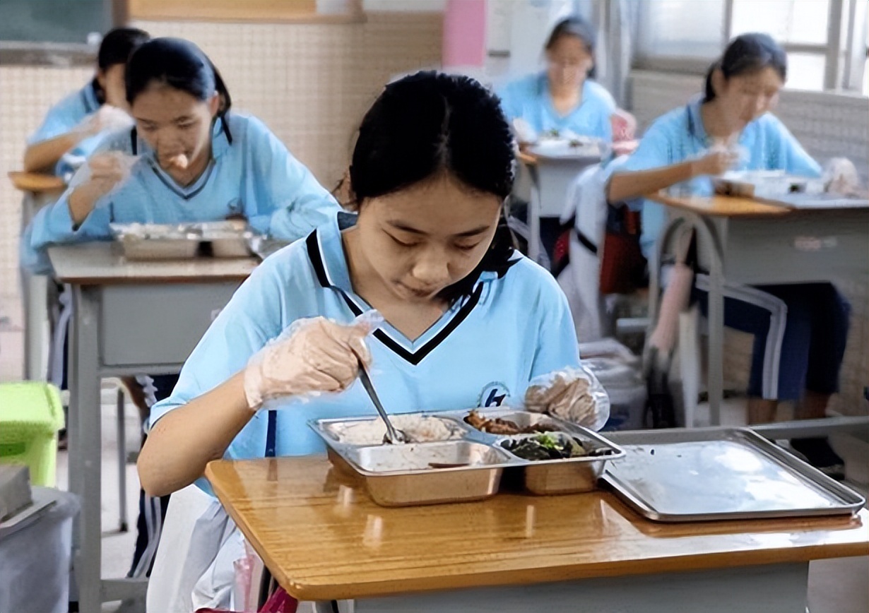 “达到4级以上很牛了”，2023学生家庭收入等级表，你是否拖后腿