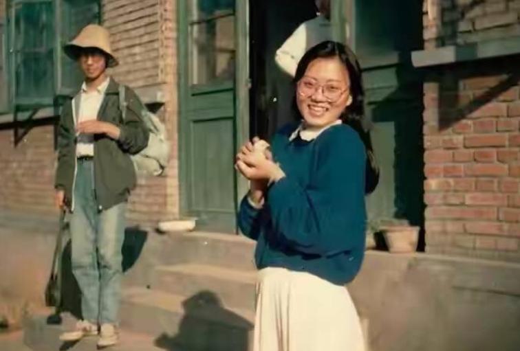 辽宁女老师辞职,90后女孩卖服装销售过亿