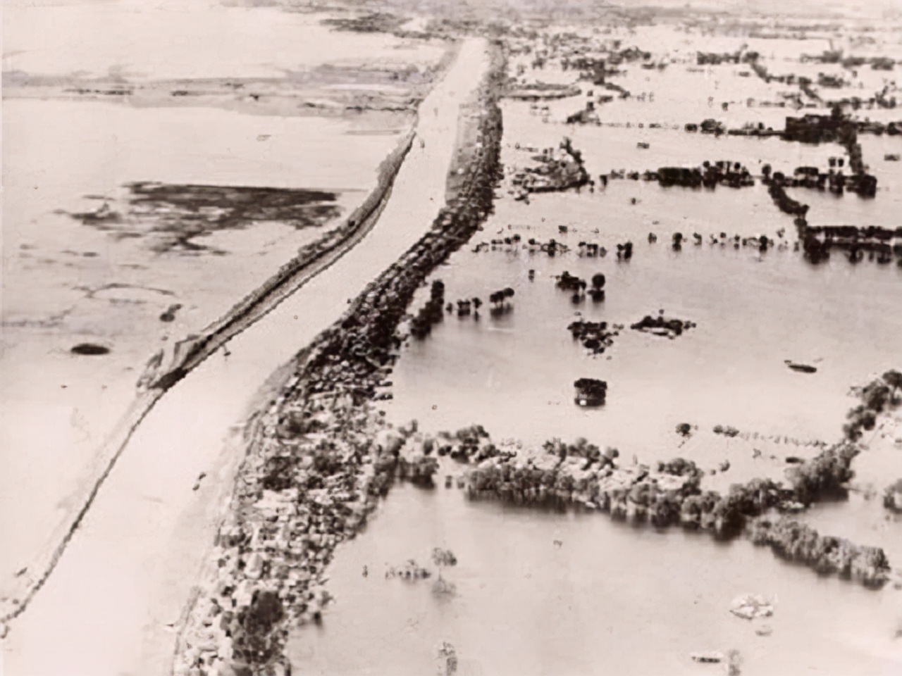 航拍开封：黄河水比市区高7米，地上悬河危险！为何不排沙两岸？