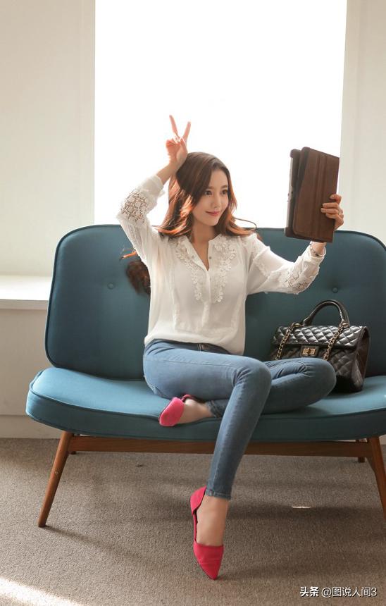 孙允珠轻奢露肩黄色雪纺衫,孙允珠初冬羊毛开衫配牛仔裤