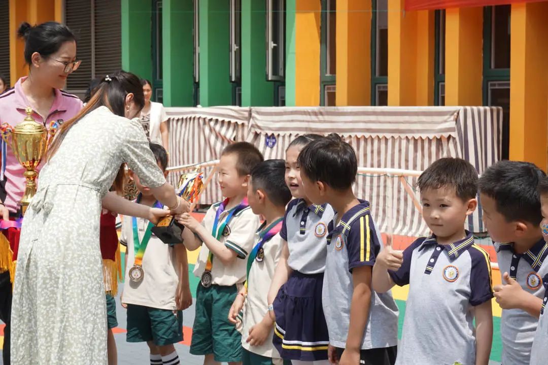 幼儿园亲子足球嘉年华,观头幼儿园第三届足球嘉年华