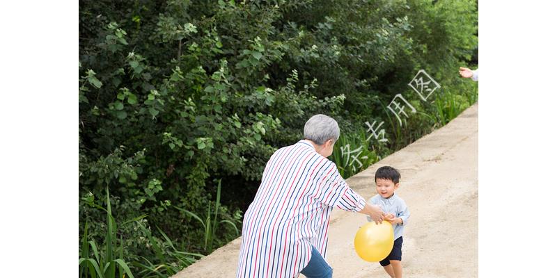 分家时大伯把烂滩地全给我爸，如今这里建高速，大伯肠子都悔青了