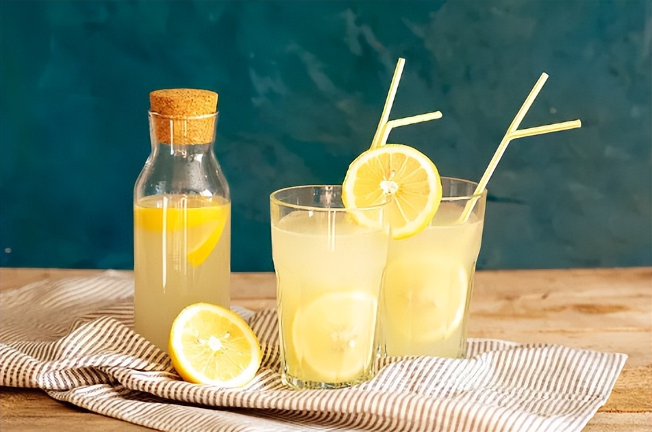 长期吸烟的人不宜抽烟,经常烟不离手