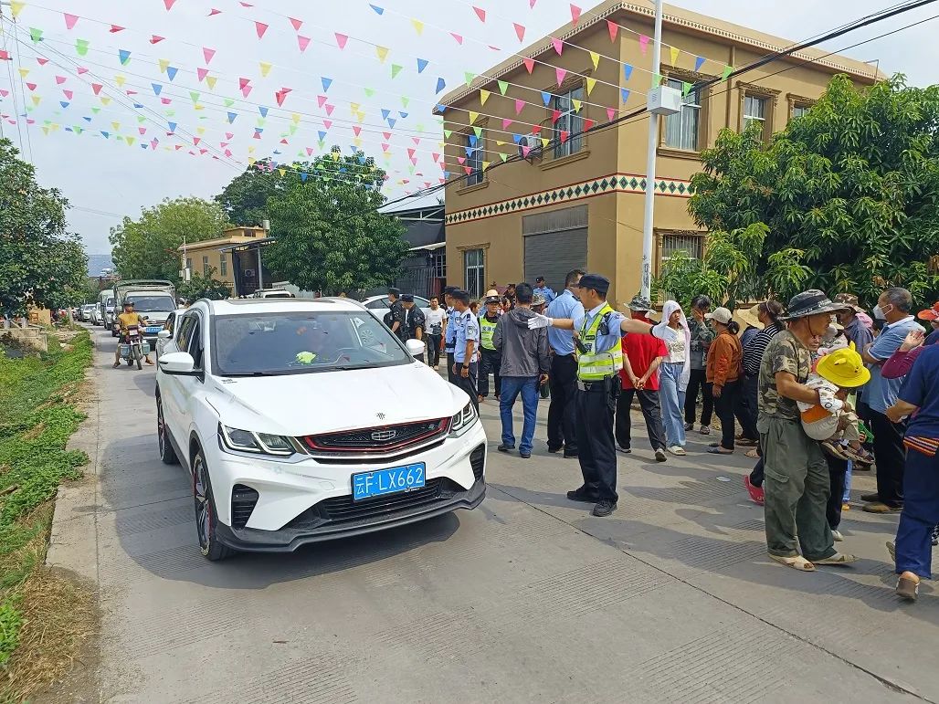 五一交警圆满完成交通安保工作,圆满完成五一交通安保
