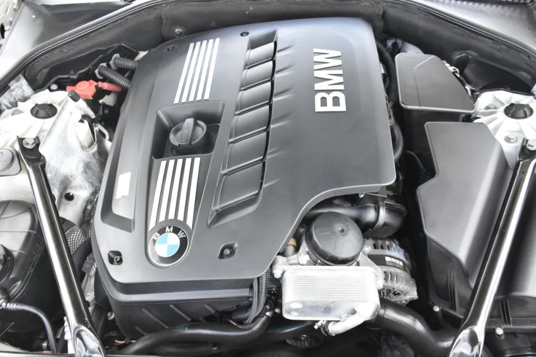 宝马x56缸和4缸的区别,18款宝马x1三缸发动机