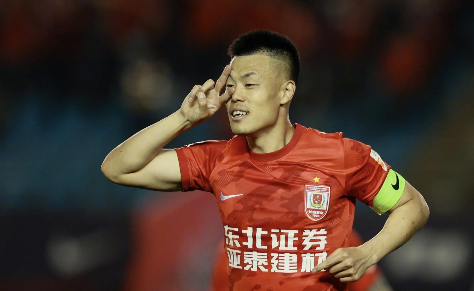 半场战报长春亚泰0-0上海海港,上海海港5-2长春亚泰评论