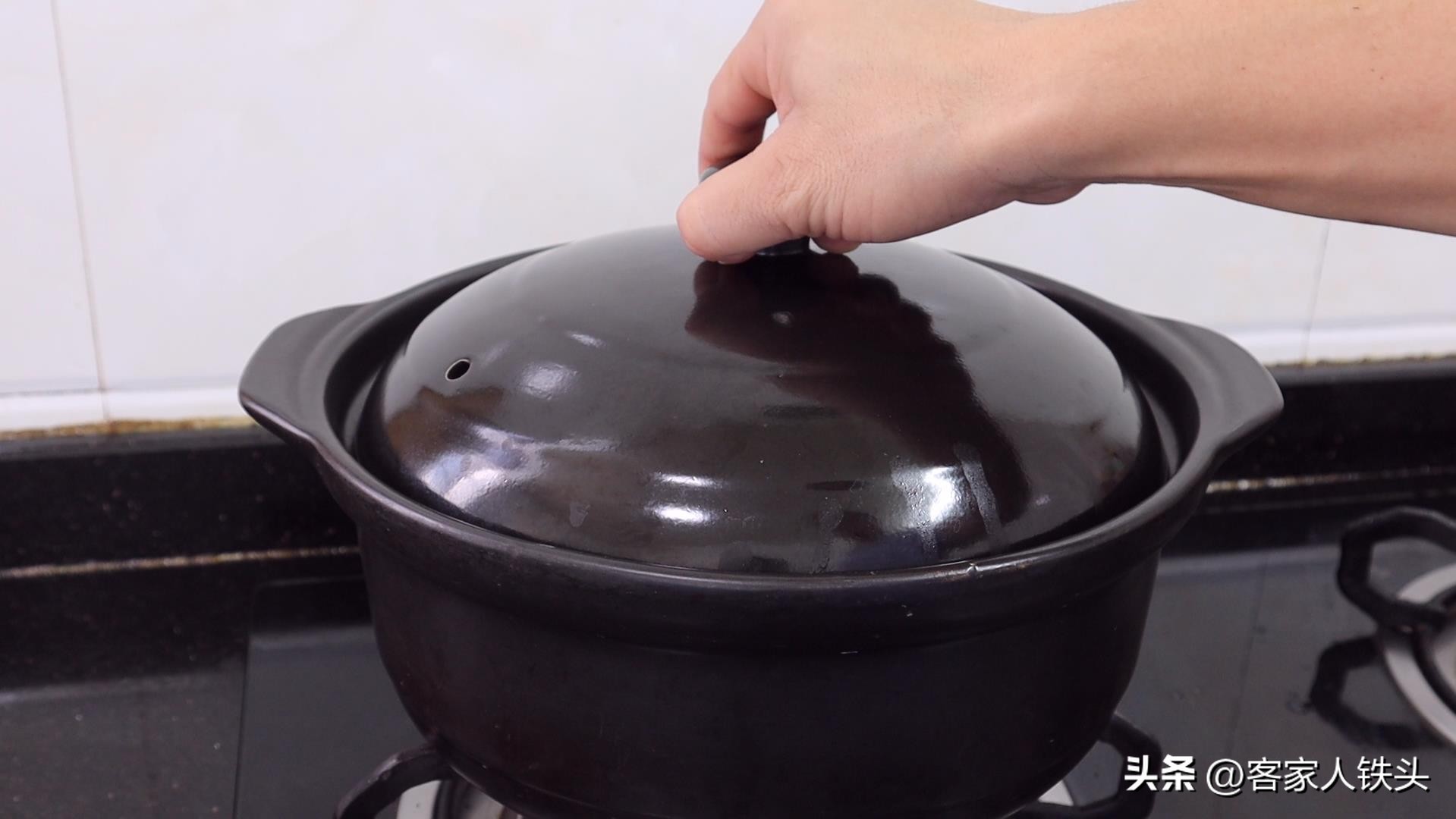 广东靓汤来了健脾开胃的莲藕汤,排骨莲藕汤大冷天必喝的一锅热汤