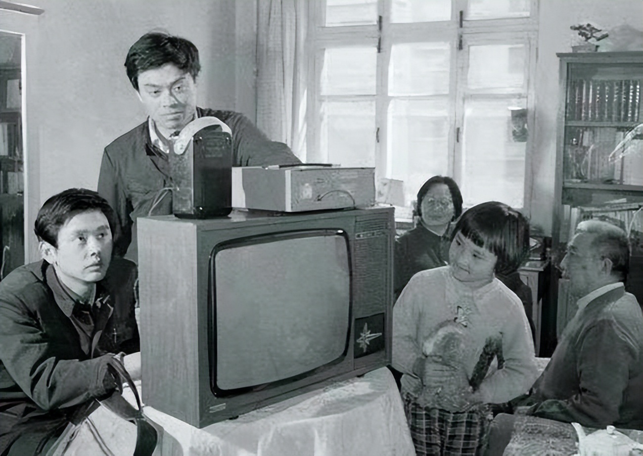 中国第一台电视机哪年出厂,农村第一台电视机感想