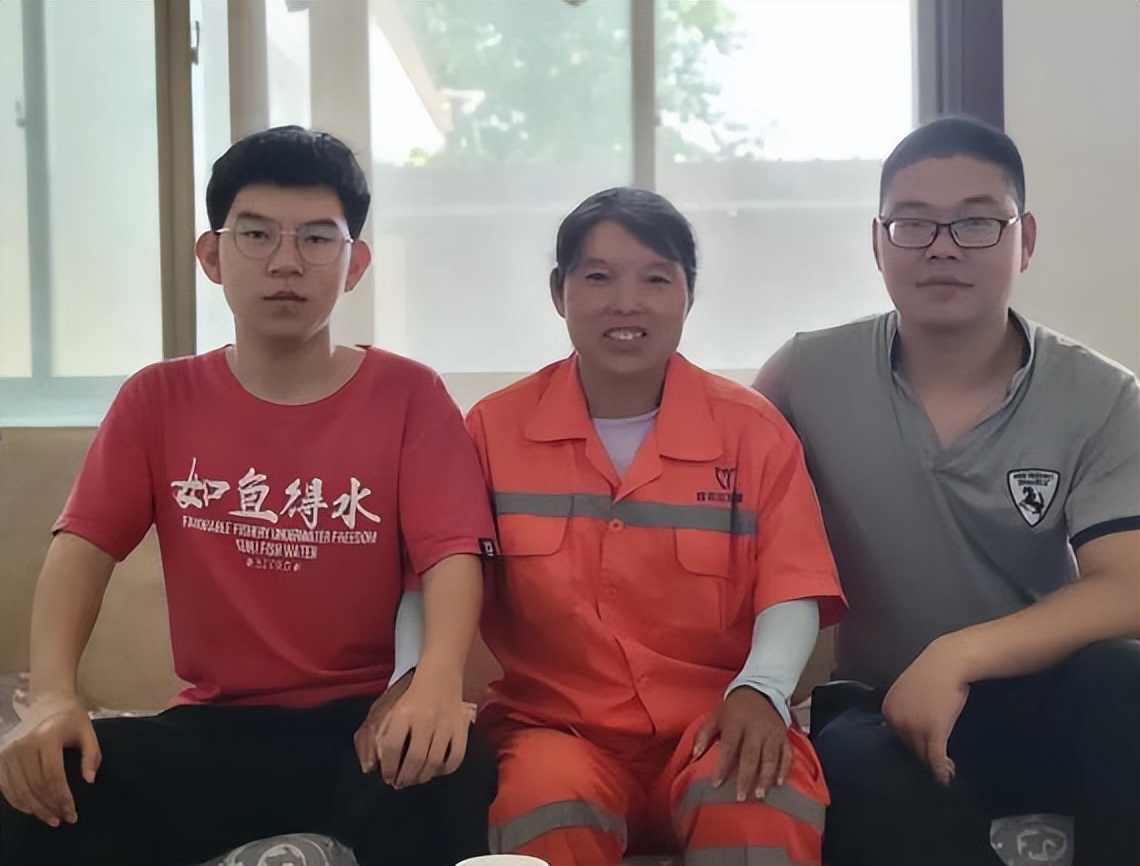 感动全网环卫母子任旭明,感动全网环卫工儿子求助网友的话