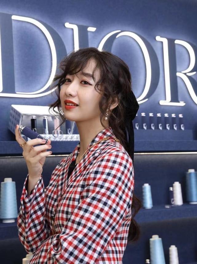 木村心美西装,木村心美穿羽毛连衣裙