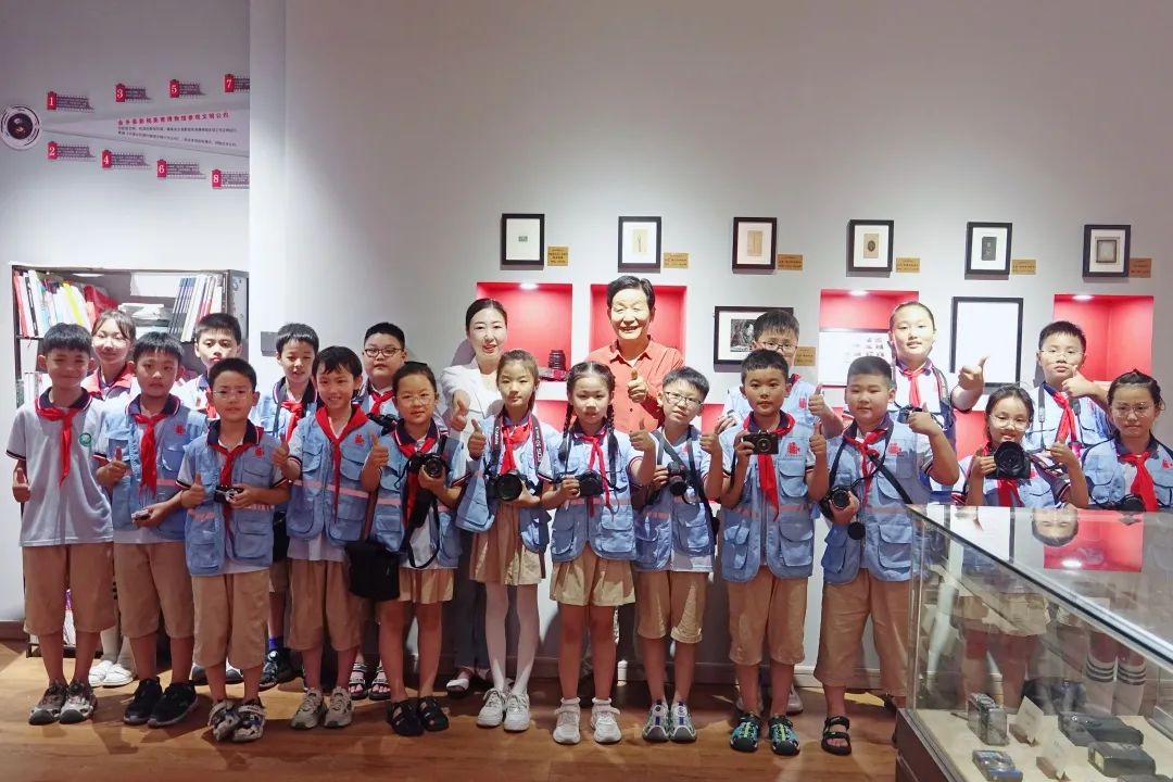 回馈母校爱心捐赠活动,献爱心助学捐赠仪式