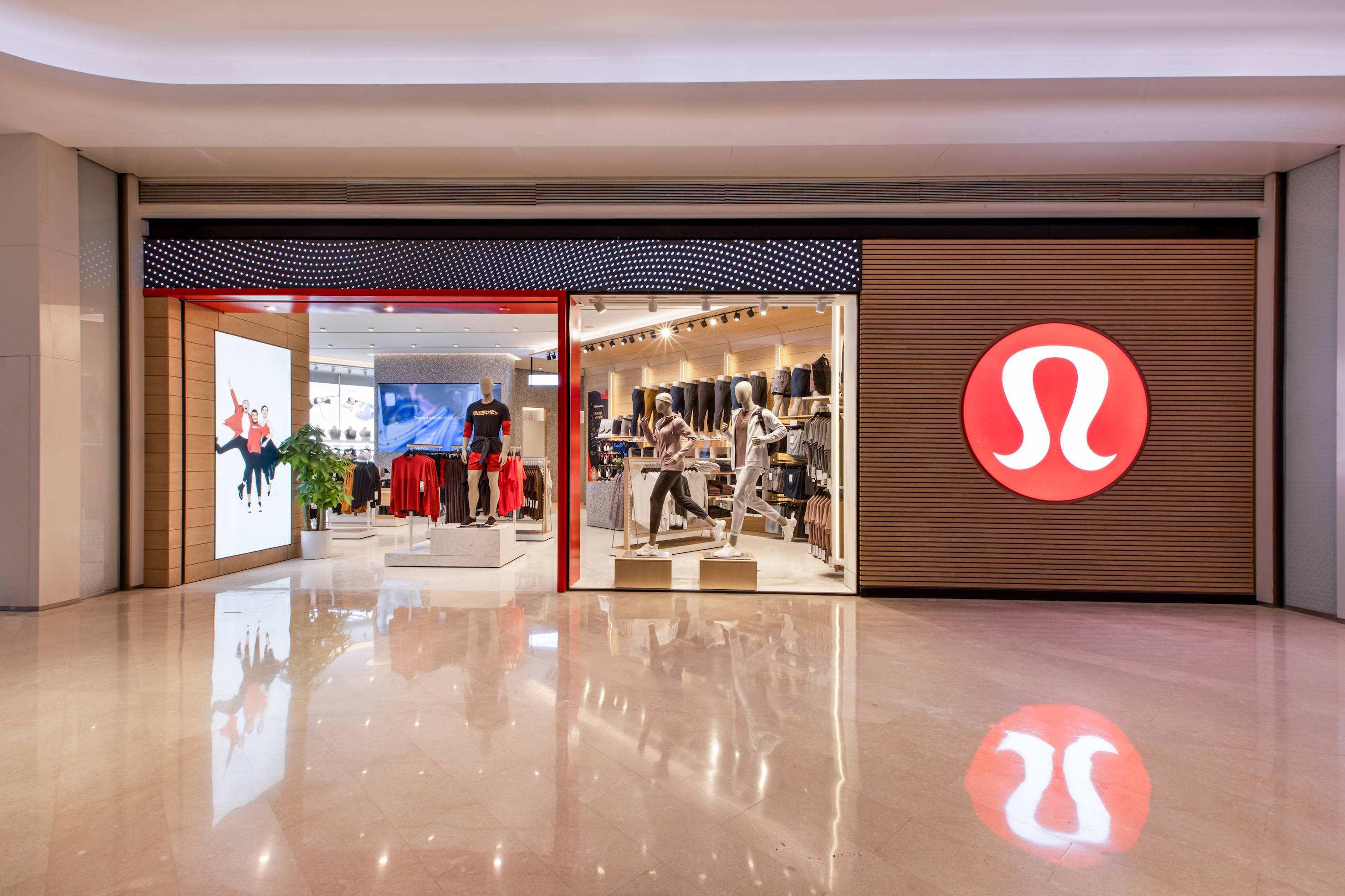 一条瑜伽裤卖44个亿,一条瑜伽裤卖出374亿市值