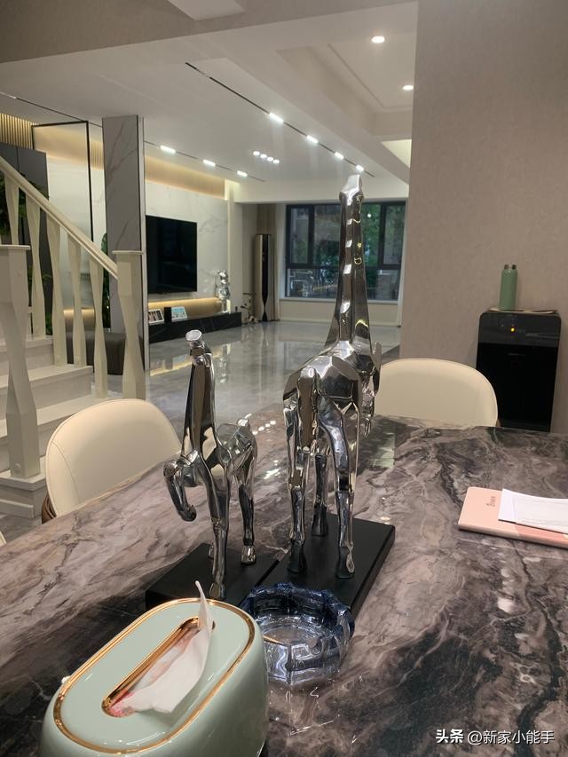 新家装修现代轻奢风,房屋轻奢风装修效果