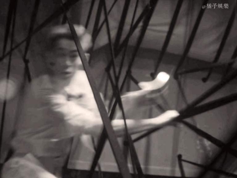 王鹤棣出席活动微博惊艳,王鹤棣一夜爆红的反应