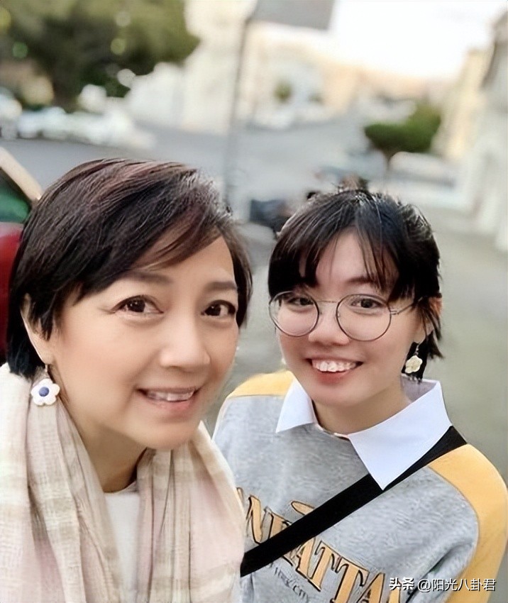 12位港星豪宅,定居内地的10位过气港星