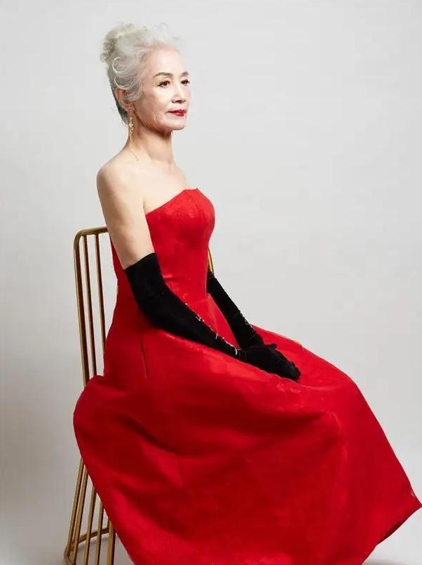 被爷爷奶奶年轻时的颜值惊艳到,被这位87岁奶奶的穿搭圈粉了