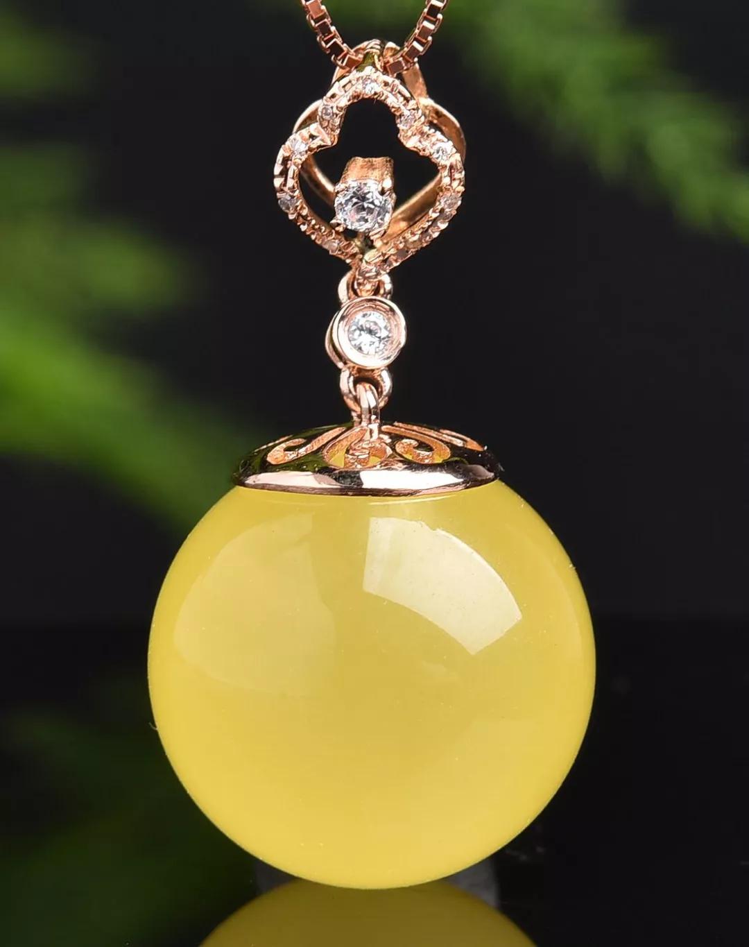 好的蜜蜡有什么特征,蜜蜡越黄越好还是越透明越好