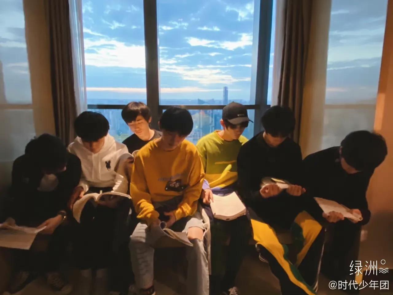 郭敬明和时代少年团合照,时代少年团全员可爱照片合照