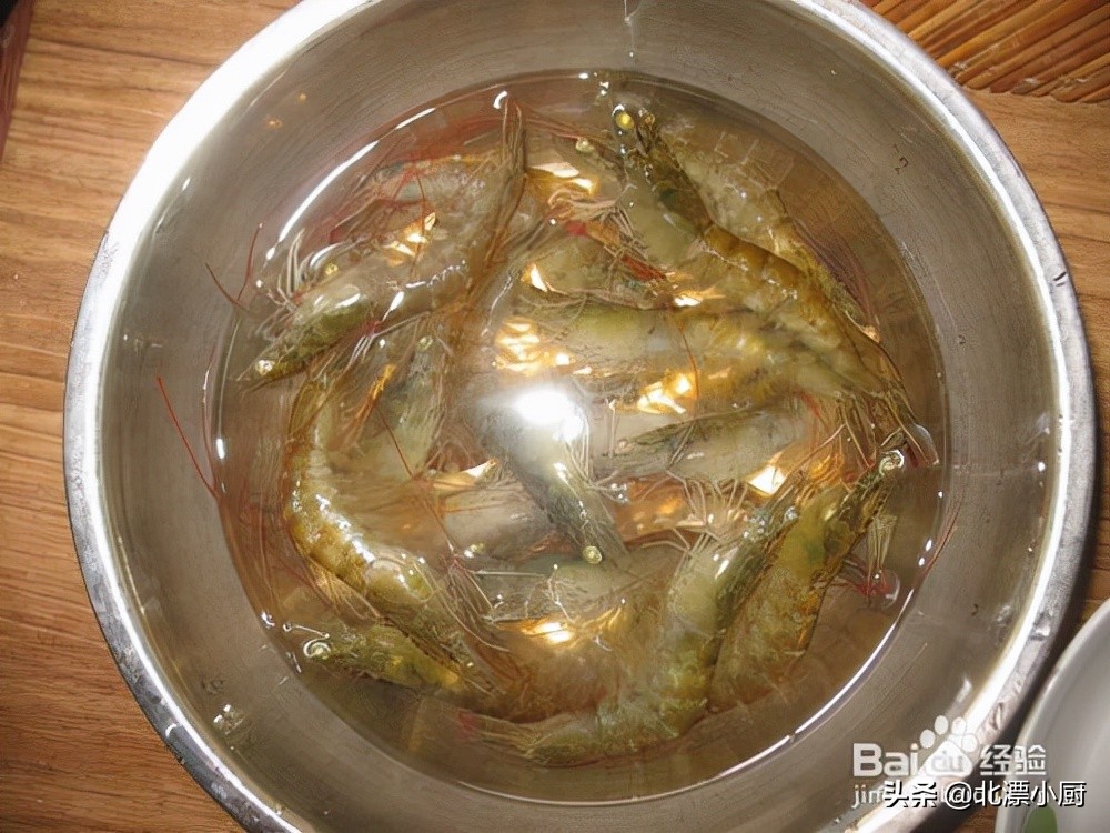 活虾怎么处理做好吃,活虾做白灼虾怎么处理干净