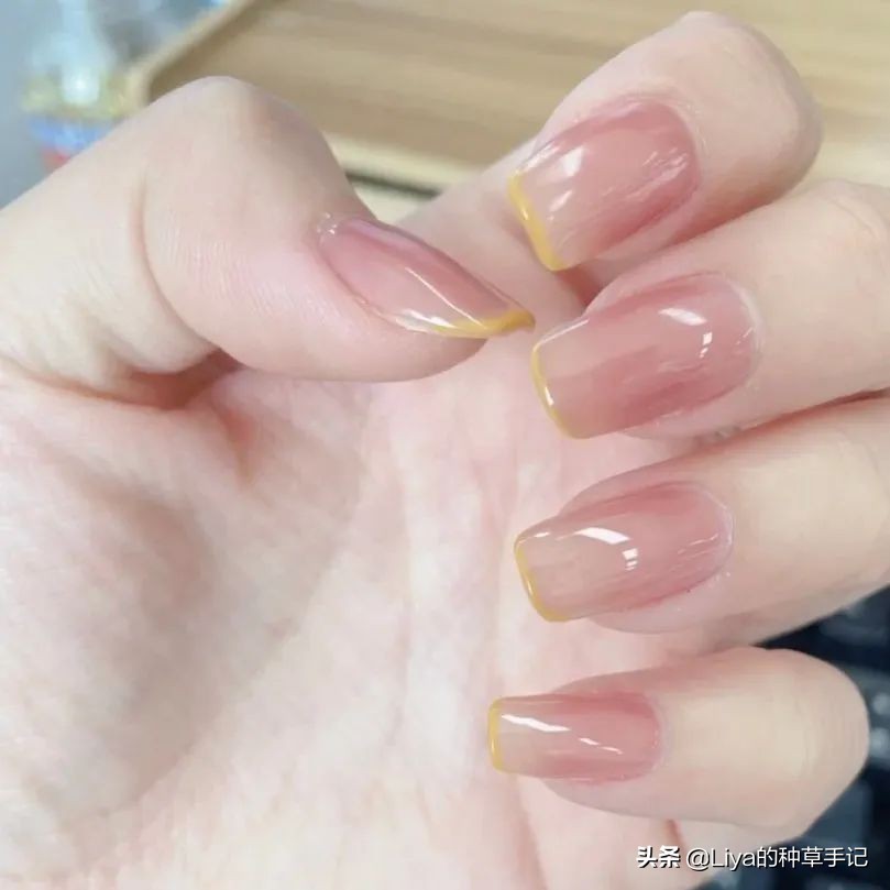 干净高级显白的美甲图片,秋冬显白美甲仙气十足的美甲分享